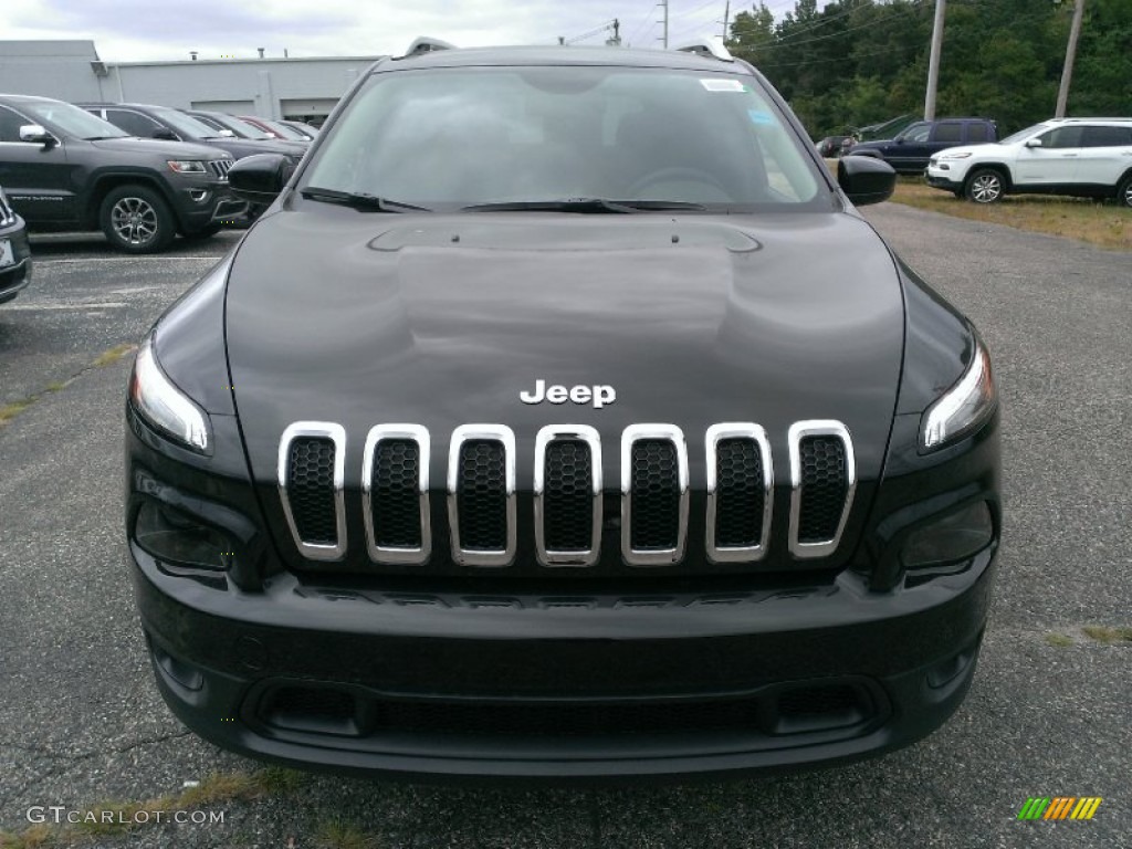 2015 Cherokee Latitude 4x4 - Brilliant Black Crystal Pearl / Black photo #2