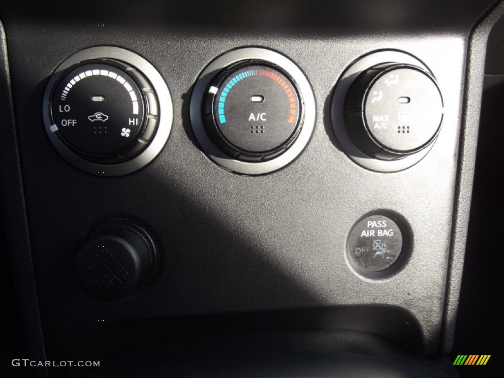 2011 Rogue S AWD - Pearl White / Black photo #21