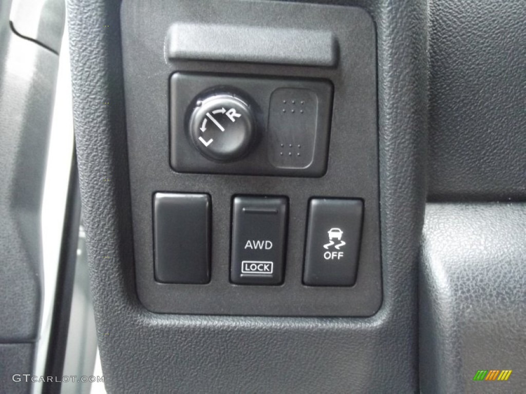 2011 Rogue S AWD - Pearl White / Black photo #23