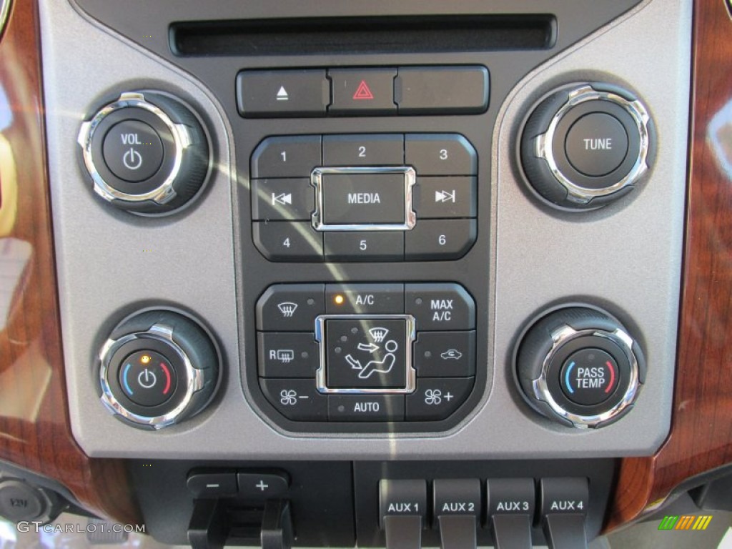 2015 Ford F350 Super Duty King Ranch Crew Cab 4x4 Controls Photo #97317799