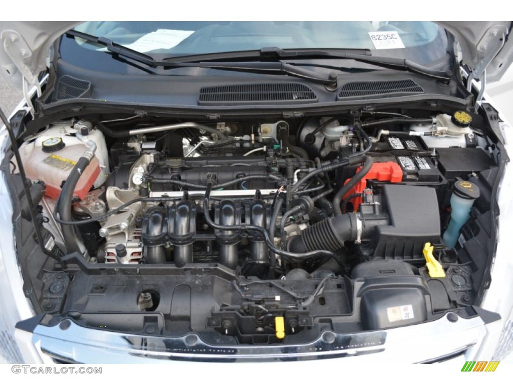 2013 Fiesta SE Sedan - Oxford White / Charcoal Black/Light Stone photo #18