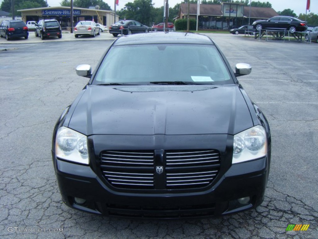 Brilliant Black Crystal Pearl Dodge Magnum