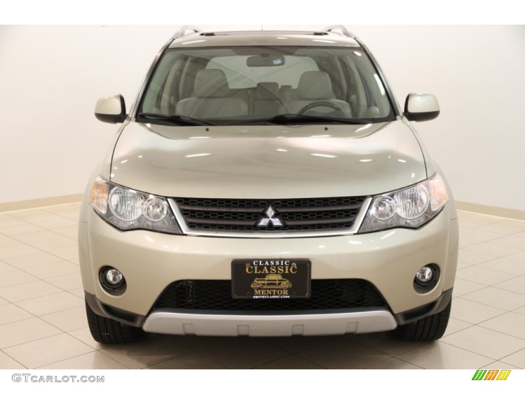 2009 Outlander SE 4WD - Desert Sand Beige Metallic / Beige photo #2