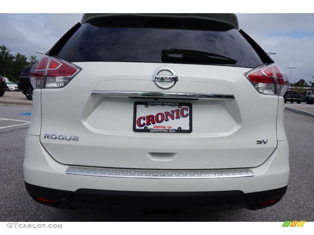 2015 Rogue SV - Pearl White / Almond photo #4