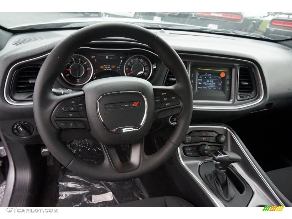 2015 Dodge Challenger SXT Steering Wheel Photos