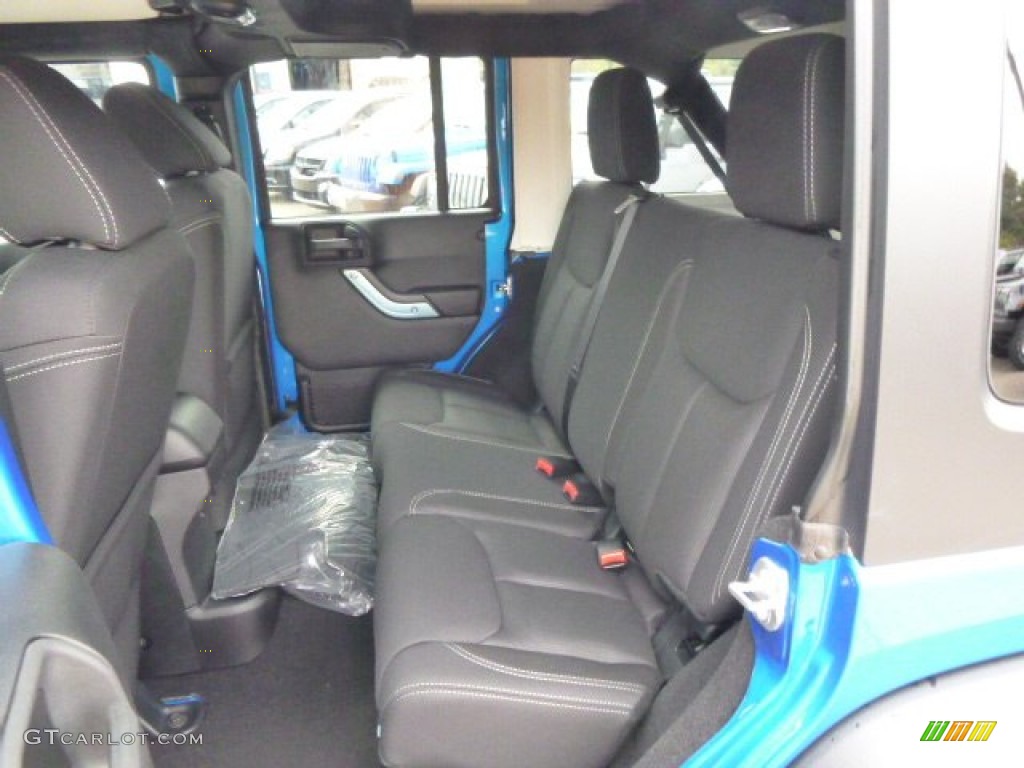 2015 Jeep Wrangler Unlimited Rubicon 4x4 Rear Seat Photo #97344999