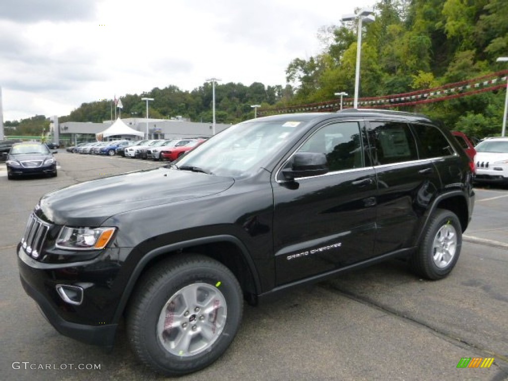 2015 Grand Cherokee Laredo E 4x4 - Brilliant Black Crystal Pearl / Black photo #1