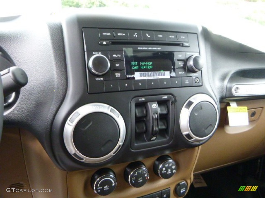 2015 Jeep Wrangler Unlimited Sahara 4x4 Controls Photo #97352295