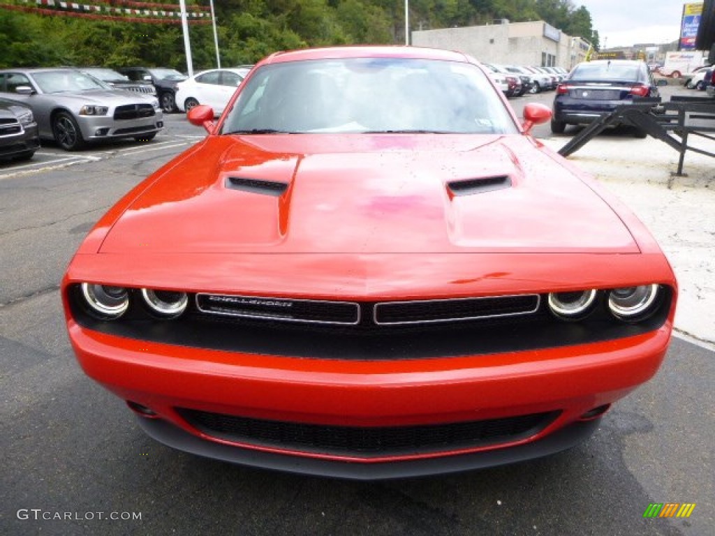 2015 Challenger SXT - TorRed / Black photo #8