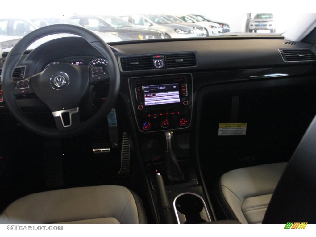 2015 Passat Sport Sedan - Urano Gray / Black/Moonrock Gray photo #22