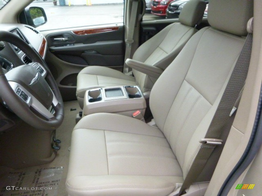 2015 Chrysler Town & Country Limited Platinum Front Seat Photo #97356018