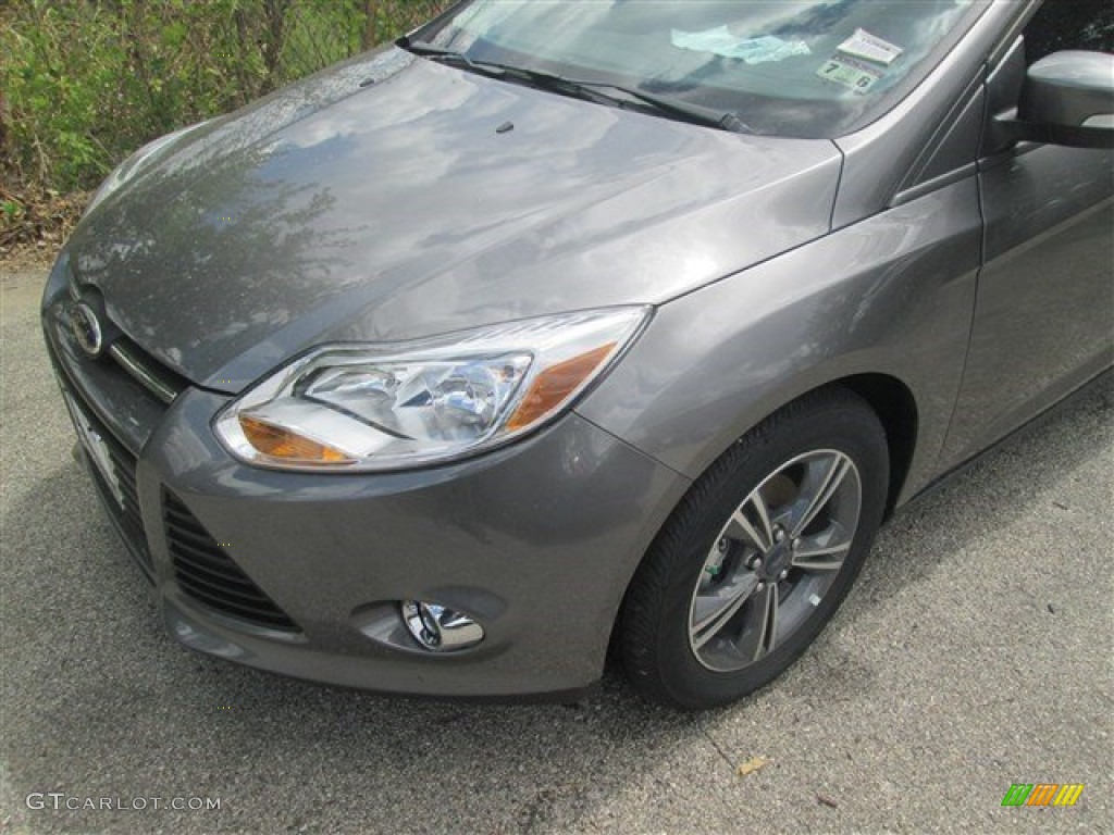 2014 Focus SE Sedan - Sterling Gray / Charcoal Black photo #2