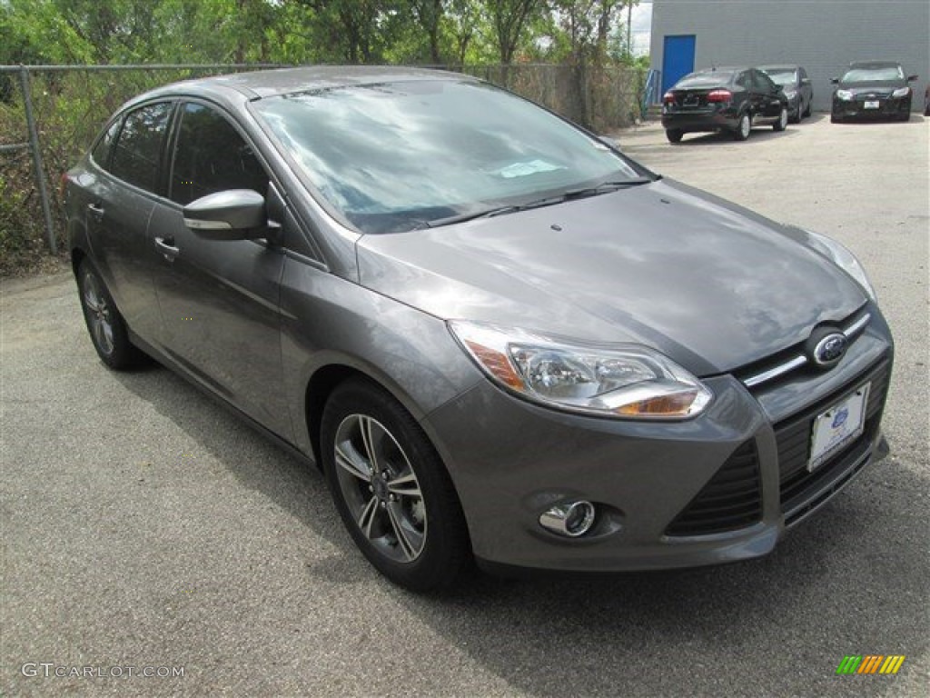 2014 Focus SE Sedan - Sterling Gray / Charcoal Black photo #6
