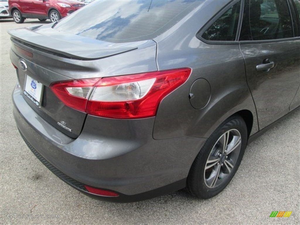 2014 Focus SE Sedan - Sterling Gray / Charcoal Black photo #8