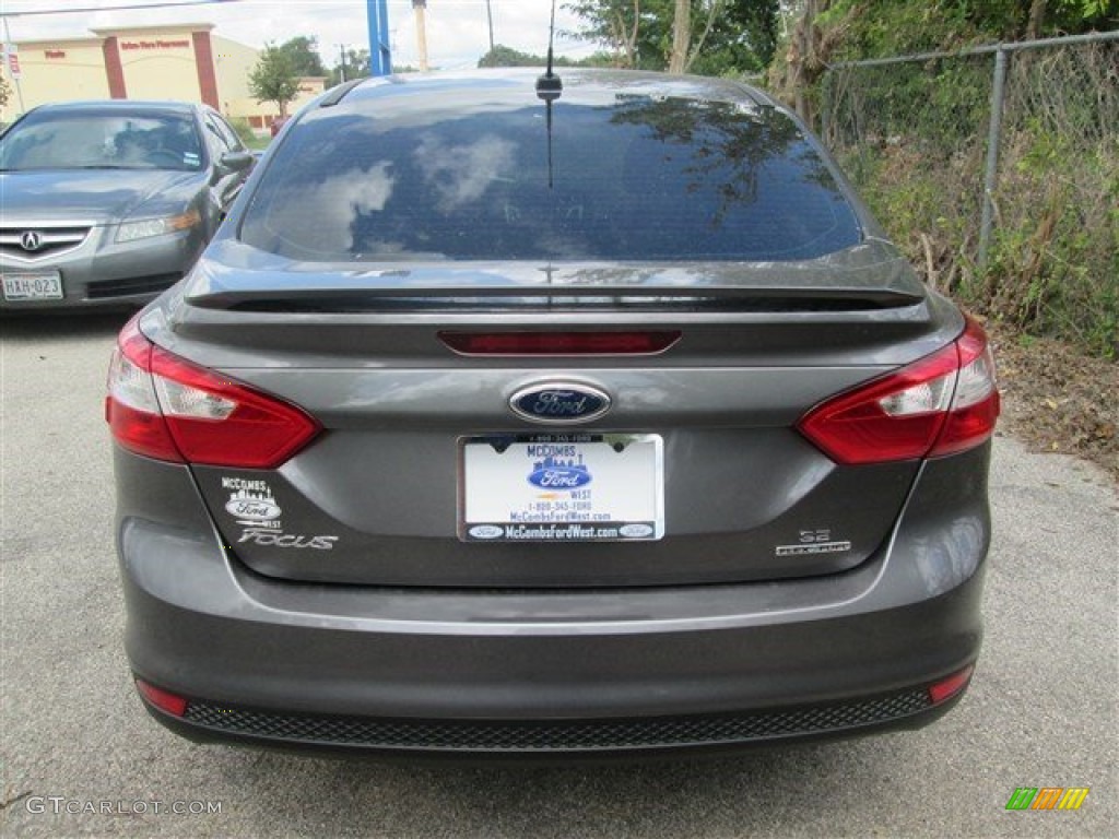 2014 Focus SE Sedan - Sterling Gray / Charcoal Black photo #9