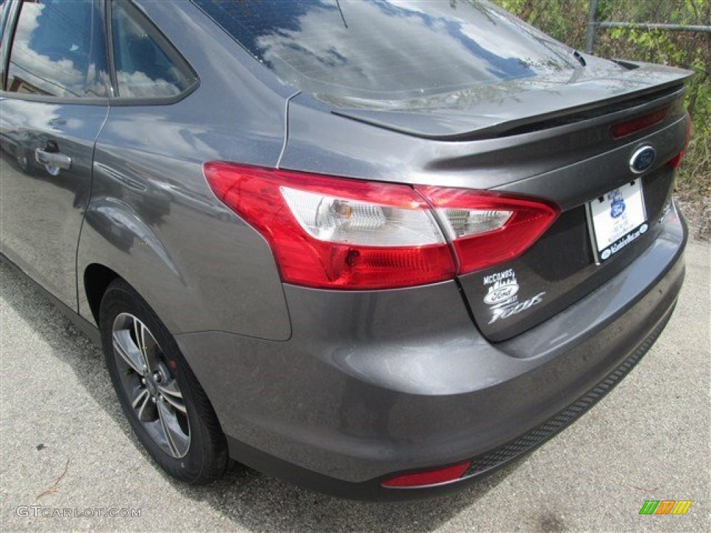 2014 Focus SE Sedan - Sterling Gray / Charcoal Black photo #11