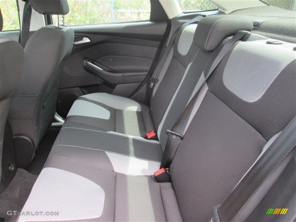 2014 Focus SE Sedan - Sterling Gray / Charcoal Black photo #12