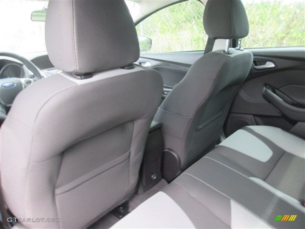 2014 Focus SE Sedan - Sterling Gray / Charcoal Black photo #13