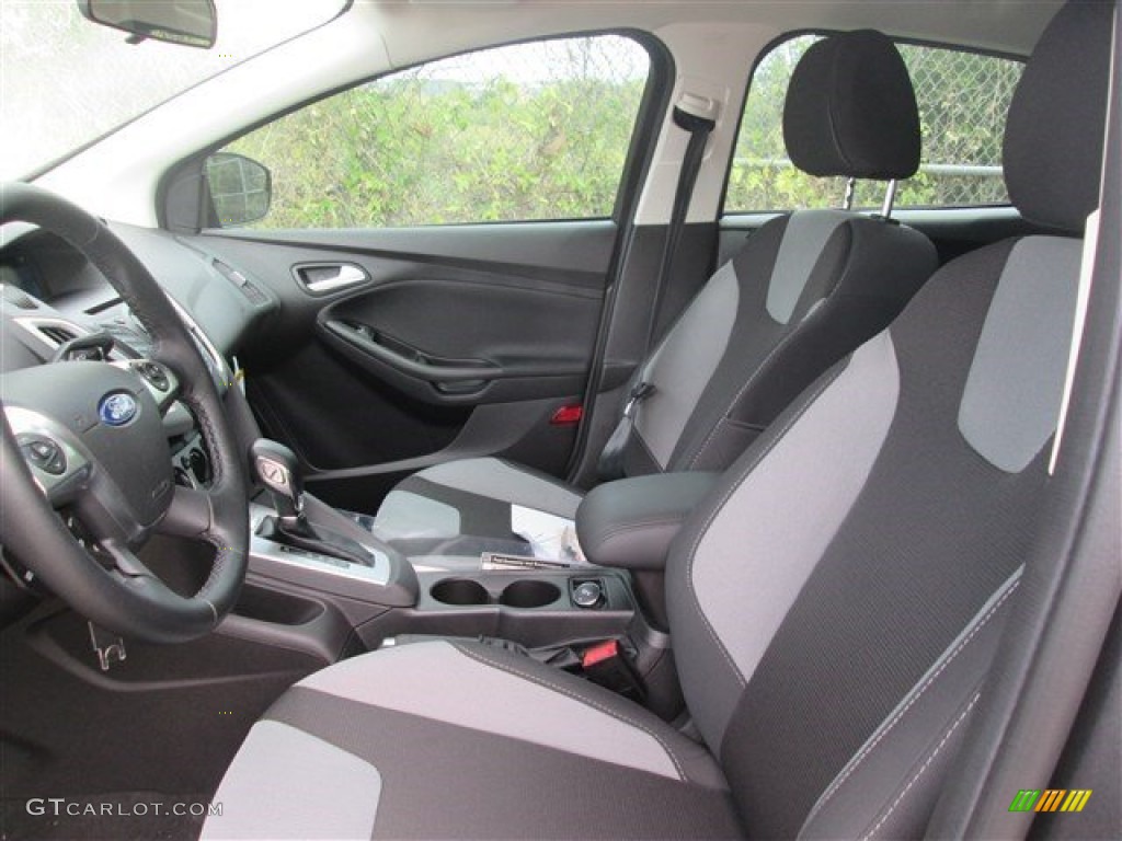 2014 Focus SE Sedan - Sterling Gray / Charcoal Black photo #14