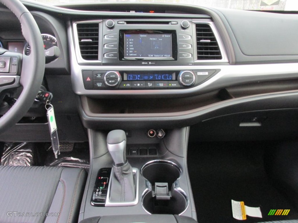 2015 Toyota Highlander LE Black Dashboard Photo #97371458