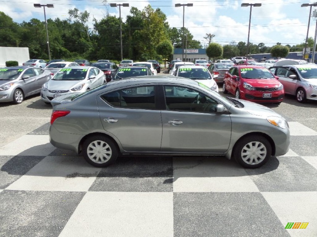 2013 Versa 1.6 SV Sedan - Magnetic Gray / Charcoal photo #3