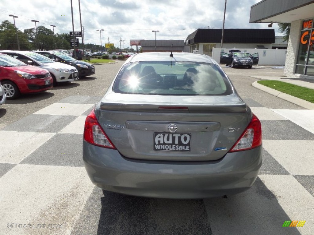 2013 Versa 1.6 SV Sedan - Magnetic Gray / Charcoal photo #4