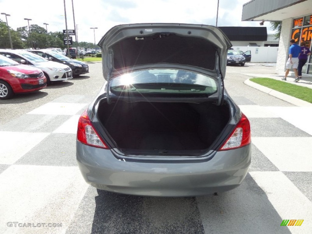 2013 Versa 1.6 SV Sedan - Magnetic Gray / Charcoal photo #5
