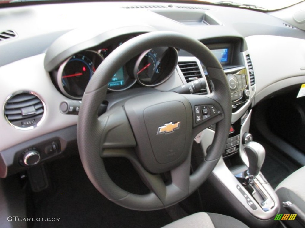 2014 Cruze LS - Red Hot / Jet Black/Medium Titanium photo #13