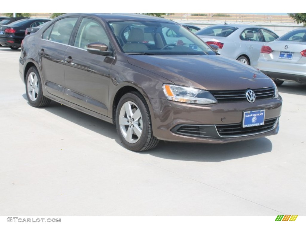 Toffee Brown Metallic Volkswagen Jetta