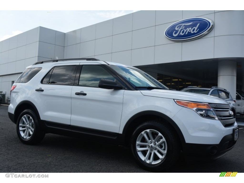 2015 Explorer FWD - Oxford White / Medium Light Stone photo #1