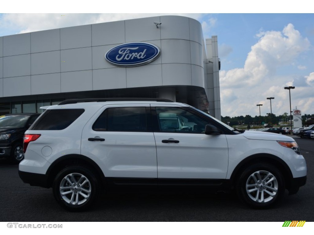 2015 Explorer FWD - Oxford White / Medium Light Stone photo #2