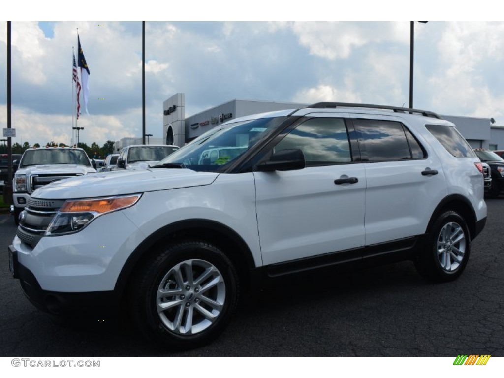 2015 Explorer FWD - Oxford White / Medium Light Stone photo #3