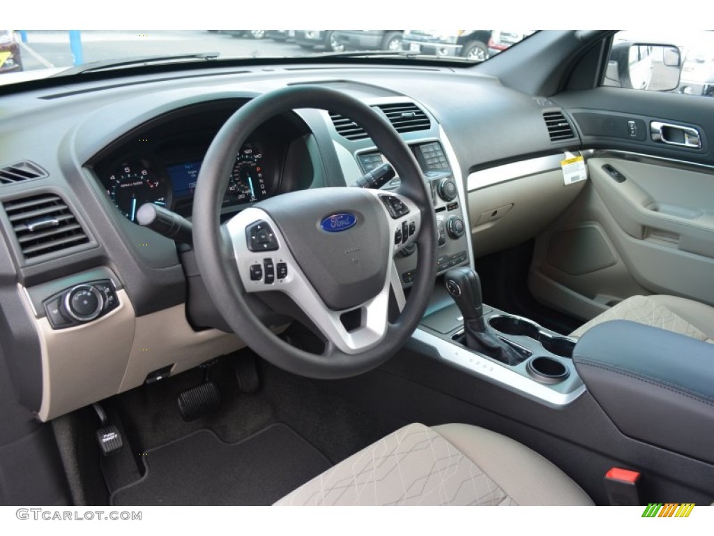 2015 Explorer FWD - Oxford White / Medium Light Stone photo #7