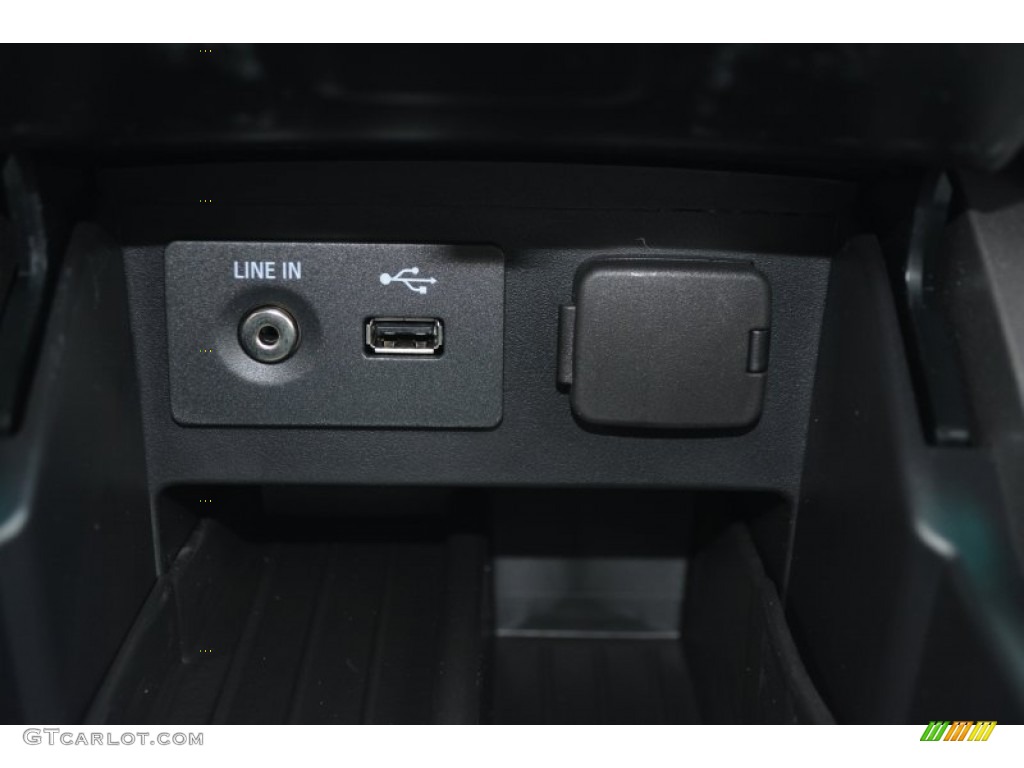 2015 Explorer FWD - Oxford White / Medium Light Stone photo #12