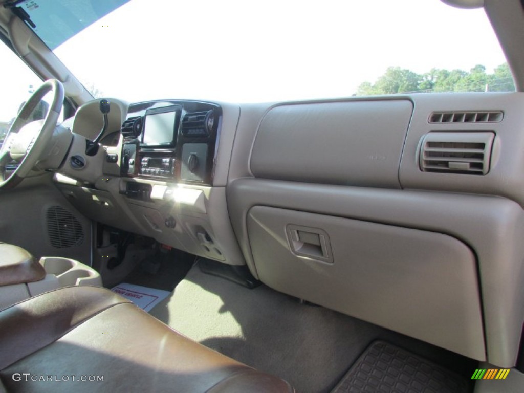 2005 F350 Super Duty King Ranch Crew Cab 4x4 - Oxford White / Castano Leather photo #19