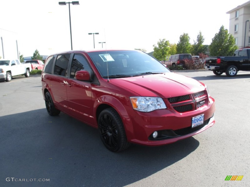 2013 Grand Caravan R/T - Redline 2 Coat Pearl / Black photo #1