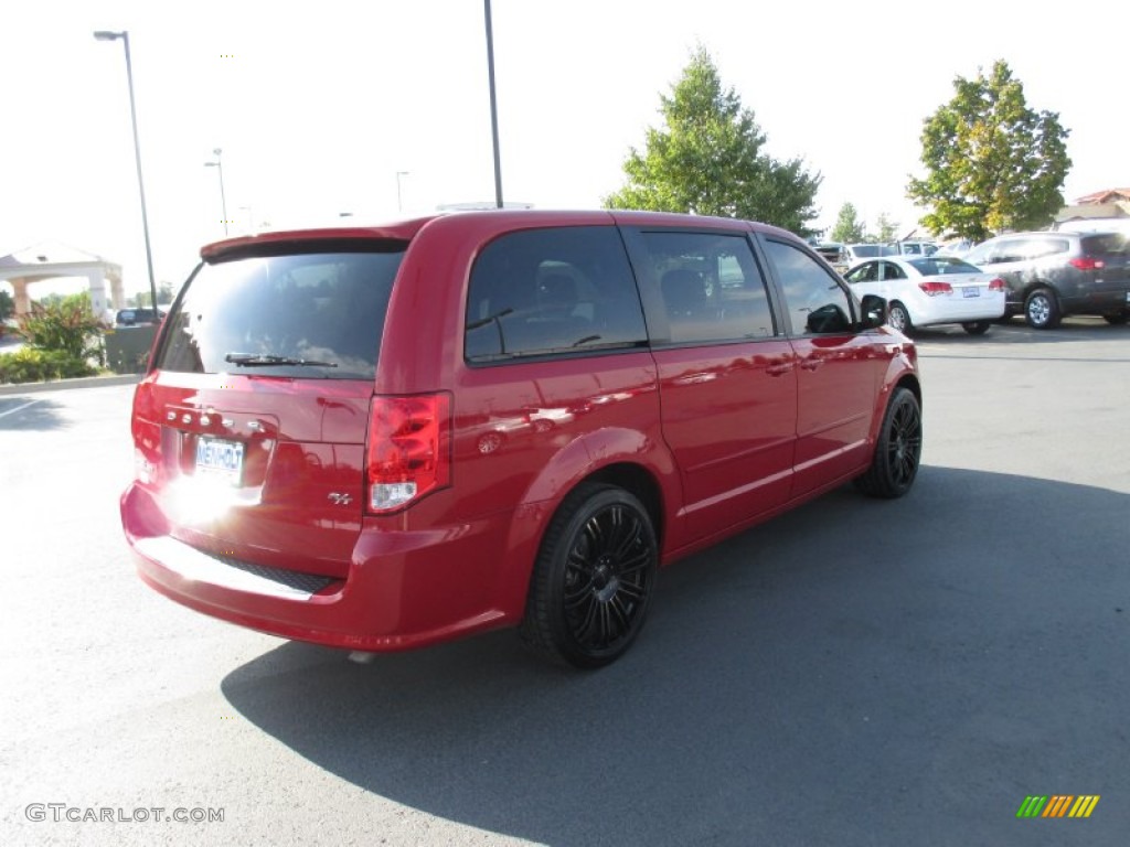 2013 Grand Caravan R/T - Redline 2 Coat Pearl / Black photo #6