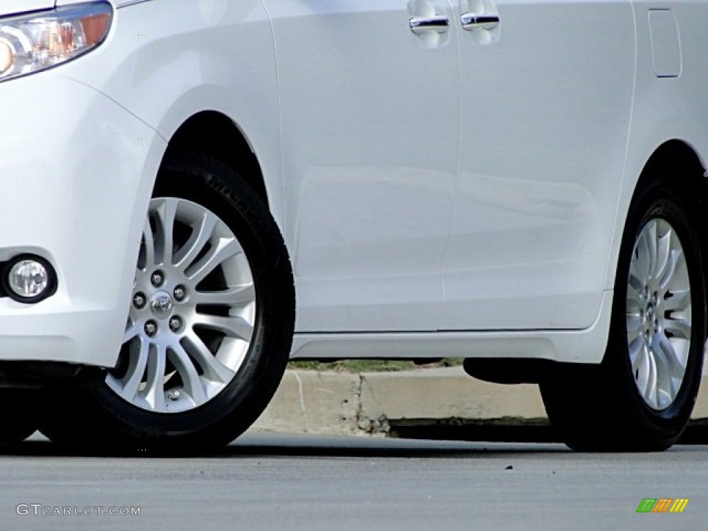 2012 Sienna XLE - Super White / Light Gray photo #19