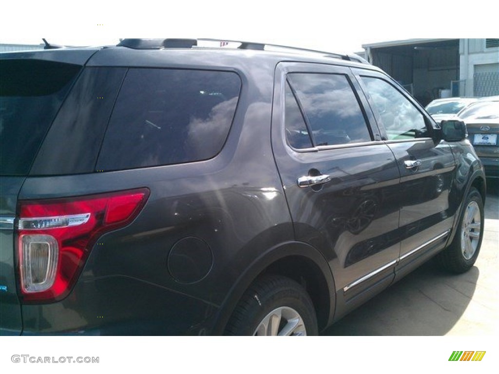 2015 Explorer XLT - Magnetic / Charcoal Black photo #8