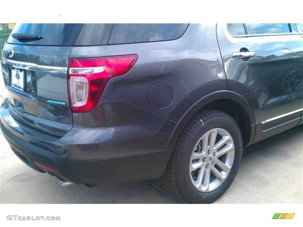 2015 Explorer XLT - Magnetic / Charcoal Black photo #9