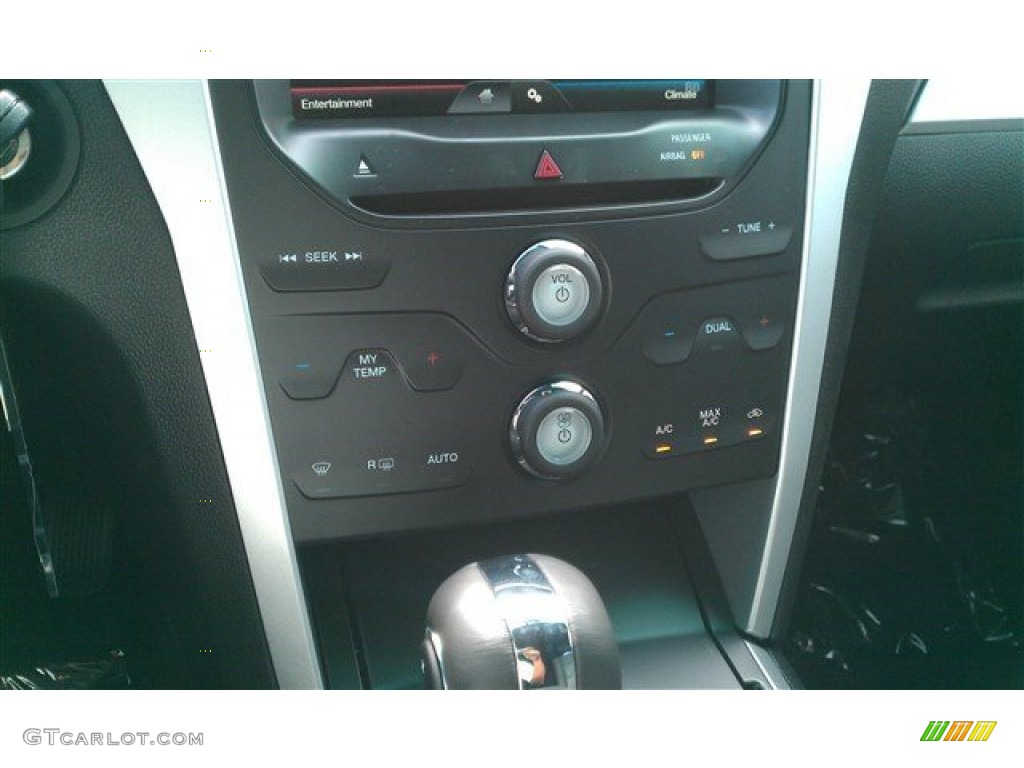2015 Explorer XLT - Magnetic / Charcoal Black photo #26