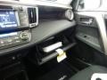 Super White - RAV4 XLE Photo No. 24