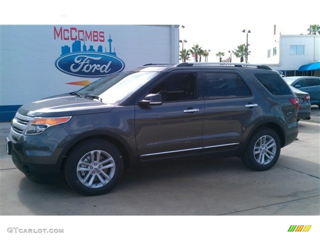 Magnetic Ford Explorer