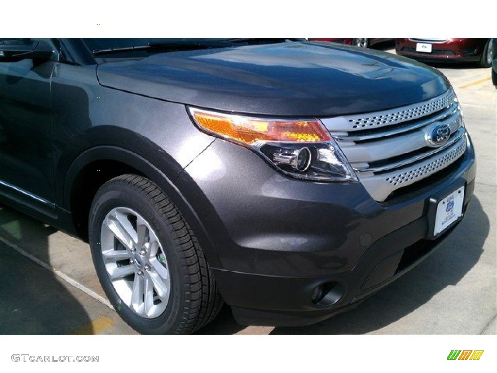 2015 Explorer XLT - Magnetic / Charcoal Black photo #6