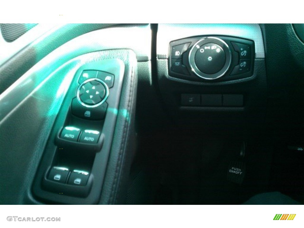 2015 Explorer XLT - Magnetic / Charcoal Black photo #17