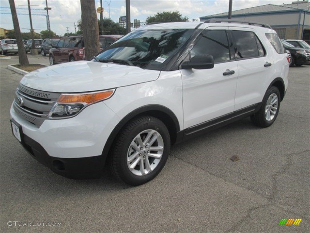2015 Explorer FWD - Oxford White / Medium Light Stone photo #2