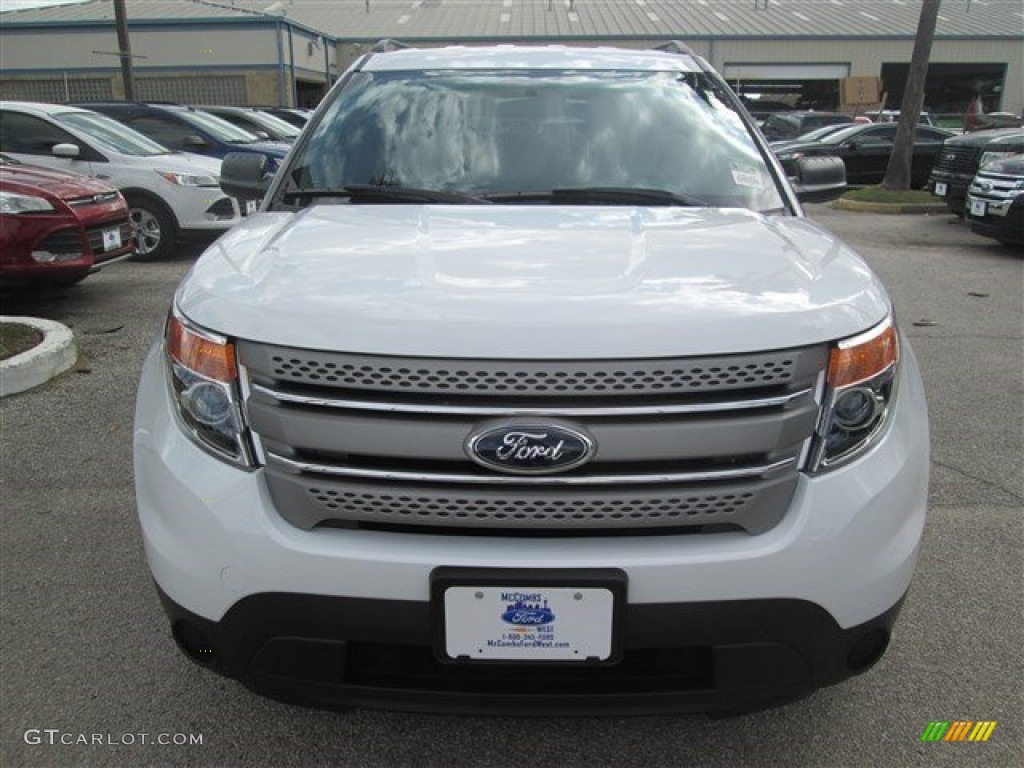 2015 Explorer FWD - Oxford White / Medium Light Stone photo #5