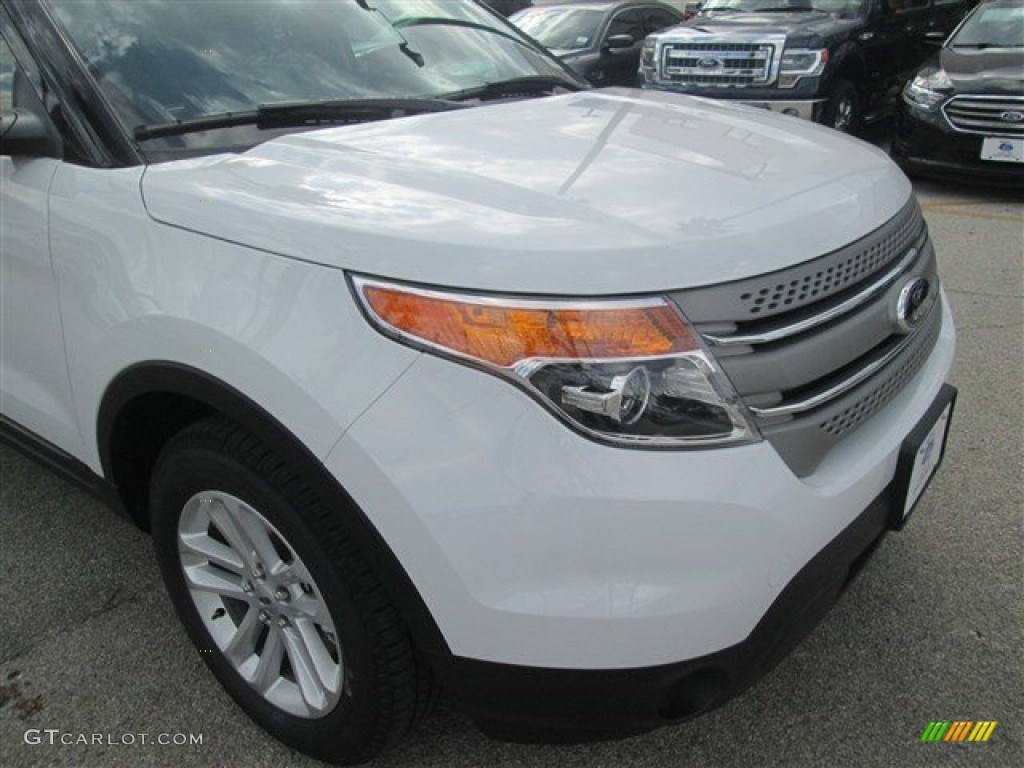 2015 Explorer FWD - Oxford White / Medium Light Stone photo #7