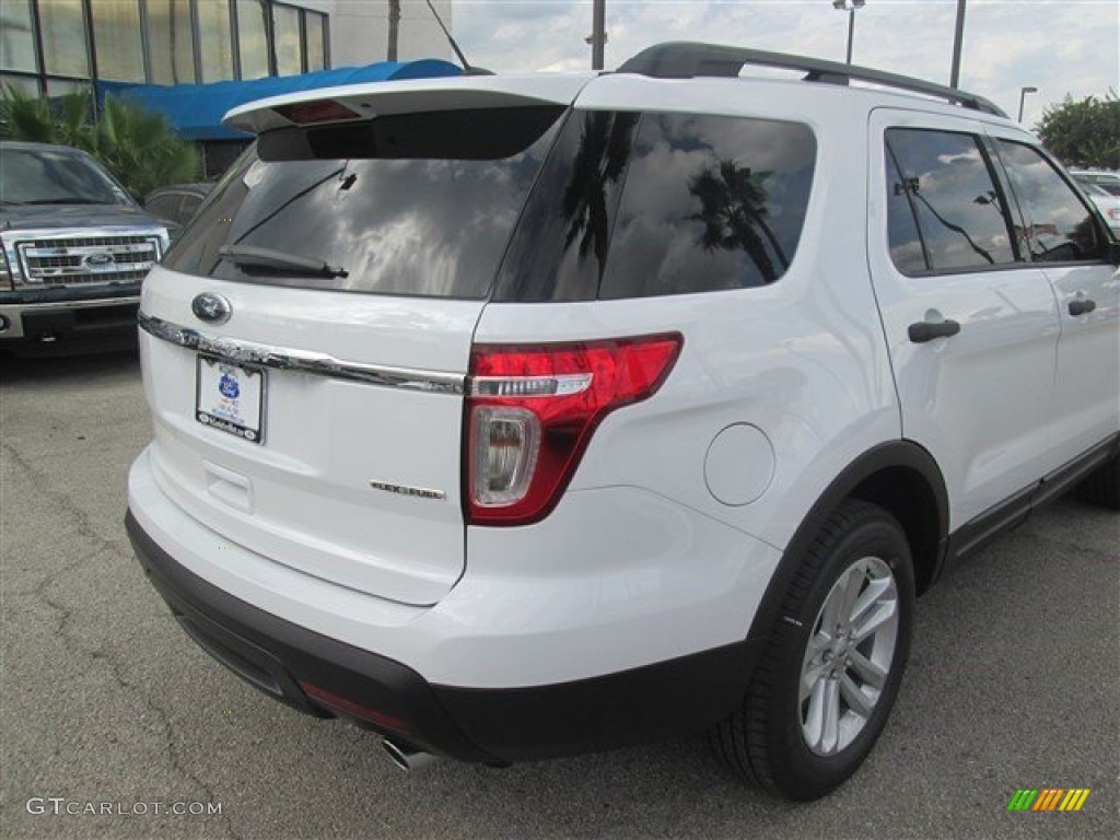 2015 Explorer FWD - Oxford White / Medium Light Stone photo #12