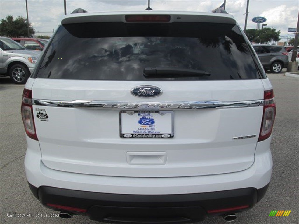 2015 Explorer FWD - Oxford White / Medium Light Stone photo #13